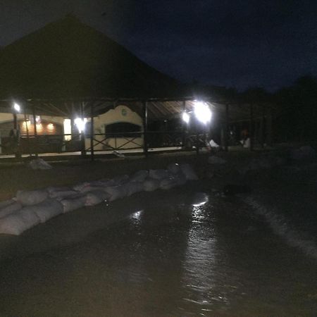 Pic-Nic Beach Corn Island Little Corn Island Exterior photo
