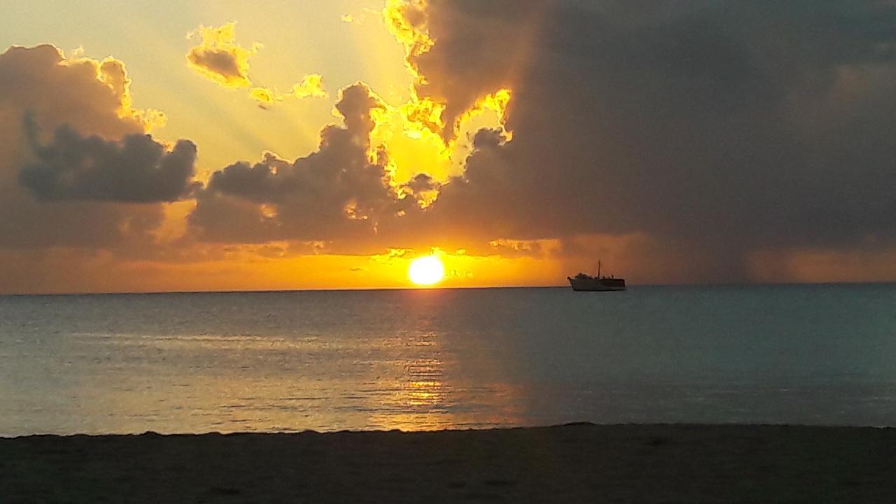 Pic-Nic Beach Corn Island Little Corn Island Exterior photo